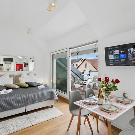 Tranquil - Built In 2025 - Hotel-quality Beds & Linen - Full Kitchen - Fiber Wifi - 4k Smart Tv - 2 Balconies - Elevator - Free Private Parking - Near Augsburg - 20 Min Via Autobahn To Munich-west Dasing