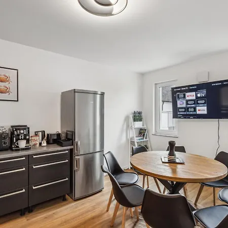 Apartment Harmonie Homes - Für Alle Gäste, Gruppen Und Familien Bis Zu 8 Gäste - Neubau 2025 - Premium Betten - 2 Balkone - Smart Tv - Gratis Privatparkplatz - Voll Ausgestattete Küche - 20 Min Nach München West - Zentral Gelegen *