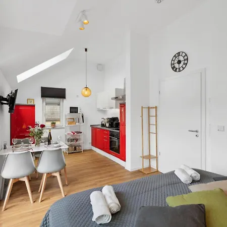 Harmonie Homes - Für Alle Gäste, Gruppen Und Familien Bis Zu 8 Gäste - Neubau 2025 - Premium Betten - 2 Balkone - Smart Tv - Gratis Privatparkplatz - Voll Ausgestattete Küche - 20 Min Nach München West - Zentral Gelegen Dasing