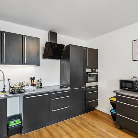 Tranquil - Built In 2025 - Hotel-quality Beds & Linen - Full Kitchen - Fiber Wifi - 4k Smart Tv - 2 Balconies - Elevator - Free Private Parking - Near Augsburg - 20 Min Via Autobahn To Munich-west Apartment
