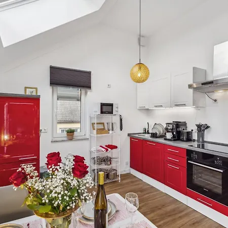 Tranquil - Built In 2025 - Hotel-quality Beds & Linen - Full Kitchen - Fiber Wifi - 4k Smart Tv - 2 Balconies - Elevator - Free Private Parking - Near Augsburg - 20 Min Via Autobahn To Munich-west Apartment