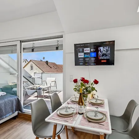 Tranquil - Built In 2025 - Hotel-quality Beds & Linen - Full Kitchen - Fiber Wifi - 4k Smart Tv - 2 Balconies - Elevator - Free Private Parking - Near Augsburg - 20 Min Via Autobahn To Munich-west Dasing