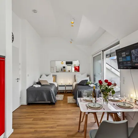 Tranquil - Built In 2025 - Hotel-quality Beds & Linen - Full Kitchen - Fiber Wifi - 4k Smart Tv - 2 Balconies - Elevator - Free Private Parking - Near Augsburg - 20 Min Via Autobahn To Munich-west Apartment *