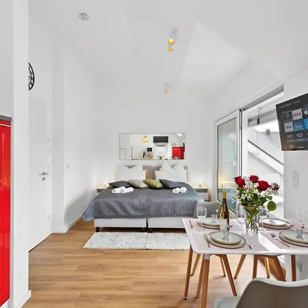 Tranquil - Built In 2025 - Hotel-quality Beds & Linen - Full Kitchen - Fiber Wifi - 4k Smart Tv - 2 Balconies - Elevator - Free Private Parking - Near Augsburg - 20 Min Via Autobahn To Munich-west Apartment