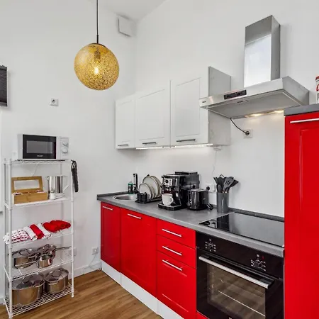 Tranquil - Built In 2025 - Hotel-quality Beds & Linen - Full Kitchen - Fiber Wifi - 4k Smart Tv - 2 Balconies - Elevator - Free Private Parking - Near Augsburg - 20 Min Via Autobahn To Munich-west