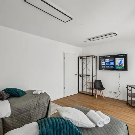 Tranquil - Built In 2025 - Hotel-quality Beds & Linen - Full Kitchen - Fiber Wifi - 4k Smart Tv - 2 Balconies - Elevator - Free Private Parking - Near Augsburg - 20 Min Via Autobahn To Munich-west * Dasing