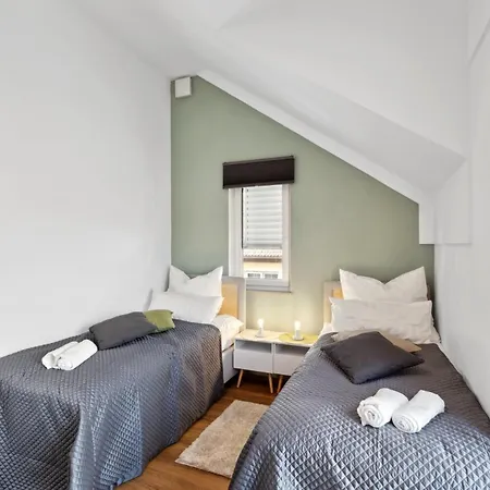 Harmonie Homes - Für Alle Gäste, Gruppen Und Familien Bis Zu 8 Gäste - Neubau 2025 - Premium Betten - 2 Balkone - Smart Tv - Gratis Privatparkplatz - Voll Ausgestattete Küche - 20 Min Nach München West - Zentral Gelegen Dasing