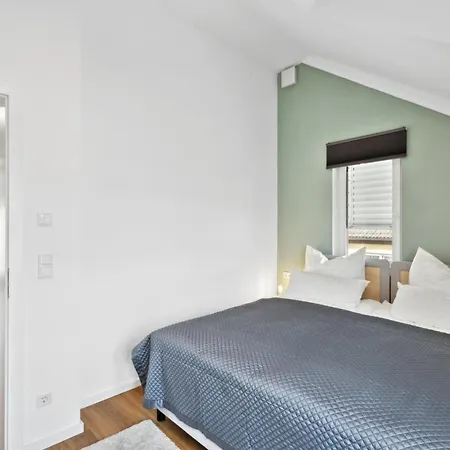 Tranquil - Built In 2025 - Hotel-quality Beds & Linen - Full Kitchen - Fiber Wifi - 4k Smart Tv - 2 Balconies - Elevator - Free Private Parking - Near Augsburg - 20 Min Via Autobahn To Munich-west