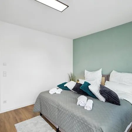 Harmonie Homes - Für Alle Gäste, Gruppen Und Familien Bis Zu 8 Gäste - Neubau 2025 - Premium Betten - 2 Balkone - Smart Tv - Gratis Privatparkplatz - Voll Ausgestattete Küche - 20 Min Nach München West - Zentral Gelegen