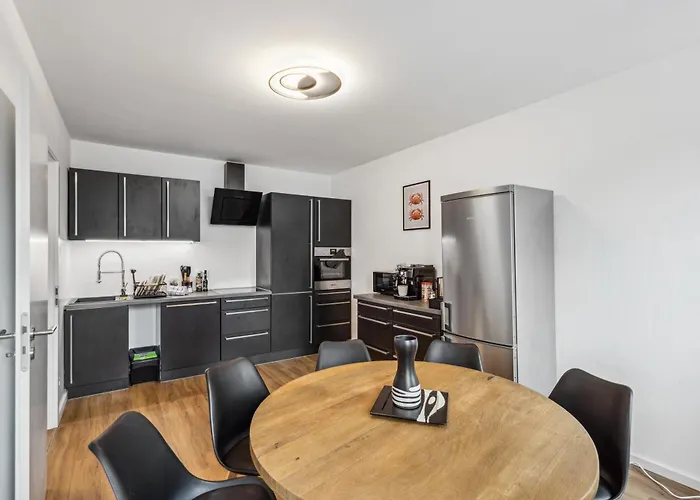 Harmonie Homes - Built In 2025 - High-quality Beds & Linen - Full Kitchen - Fiber Wifi - 4k Smart Tv - 2 Balconies - Elevator - Free Private Parking - Near Augsburg - 20 Min Via Autobahn To Munich-west * Dasing