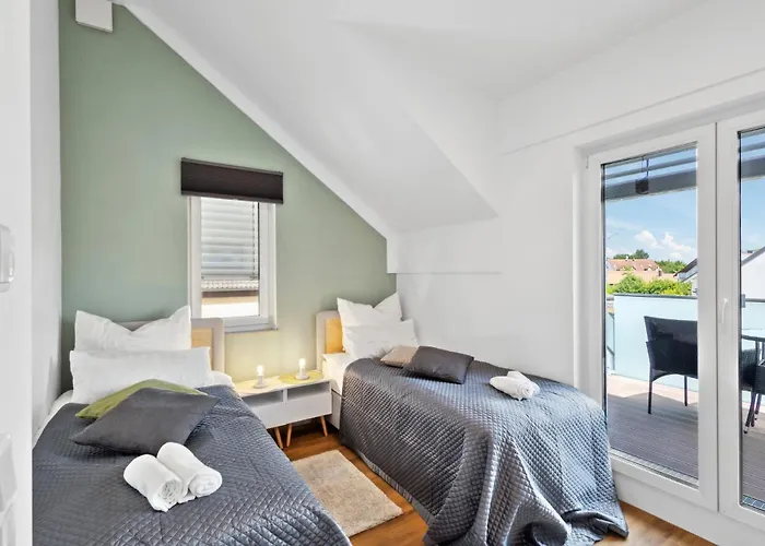 Harmonie Homes - Built In 2025 - High-quality Beds & Linen - Full Kitchen - Fiber Wifi - 4k Smart Tv - 2 Balconies - Elevator - Free Private Parking - Near Augsburg - 20 Min Via Autobahn To Munich-west Apartament *