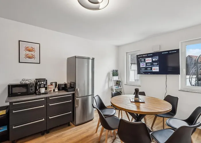 Apartament Harmonie Homes - Built In 2025 - High-quality Beds & Linen - Full Kitchen - Fiber Wifi - 4k Smart Tv - 2 Balconies - Elevator - Free Private Parking - Near Augsburg - 20 Min Via Autobahn To Munich-west *
