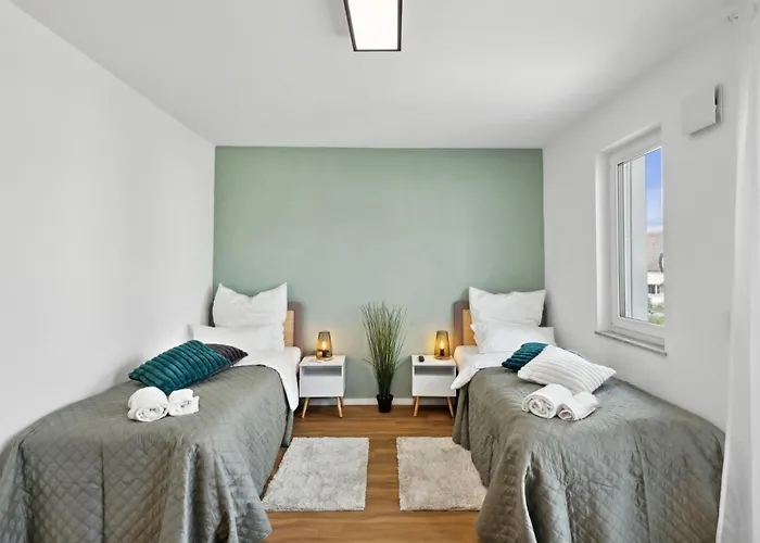 Harmonie Homes - Built In 2025 - High-quality Beds & Linen - Full Kitchen - Fiber Wifi - 4k Smart Tv - 2 Balconies - Elevator - Free Private Parking - Near Augsburg - 20 Min Via Autobahn To Munich-west Apartament