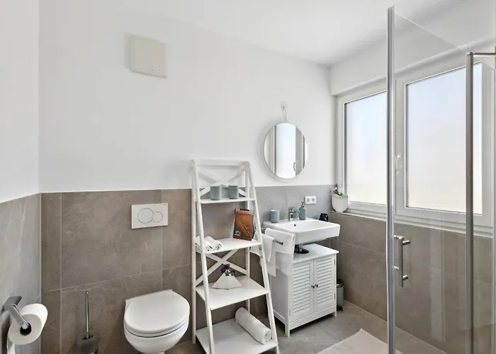 Harmonie Homes - Built In 2025 - High-quality Beds & Linen - Full Kitchen - Fiber Wifi - 4k Smart Tv - 2 Balconies - Elevator - Free Private Parking - Near Augsburg - 20 Min Via Autobahn To Munich-west Apartament *
