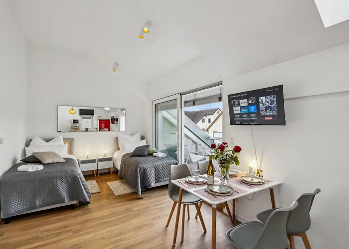 Apartament Harmonie Homes - Built In 2025 - High-quality Beds & Linen - Full Kitchen - Fiber Wifi - 4k Smart Tv - 2 Balconies - Elevator - Free Private Parking - Near Augsburg - 20 Min Via Autobahn To Munich-west *