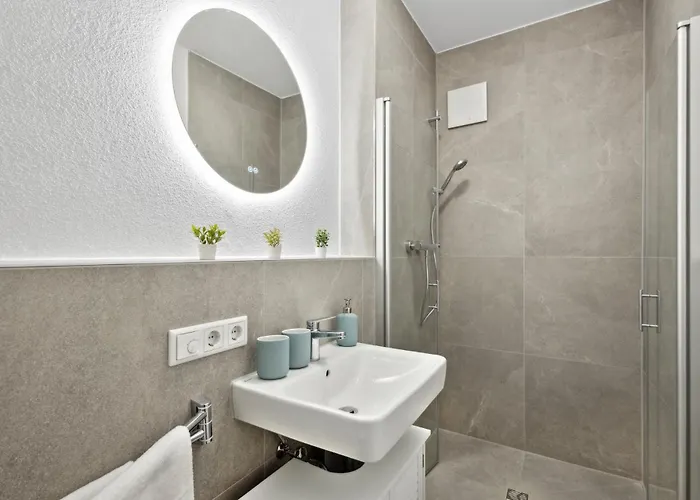 Harmonie Homes - Built In 2025 - High-quality Beds & Linen - Full Kitchen - Fiber Wifi - 4k Smart Tv - 2 Balconies - Elevator - Free Private Parking - Near Augsburg - 20 Min Via Autobahn To Munich-west