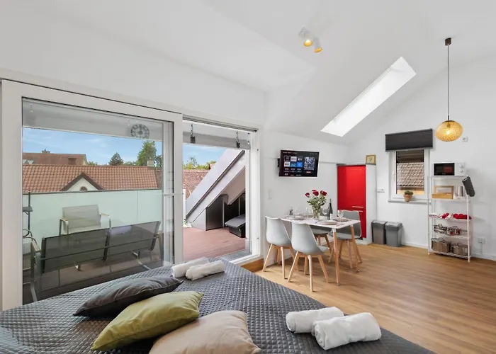 Harmonie Homes - Built In 2025 - High-quality Beds & Linen - Full Kitchen - Fiber Wifi - 4k Smart Tv - 2 Balconies - Elevator - Free Private Parking - Near Augsburg - 20 Min Via Autobahn To Munich-west * Dasing